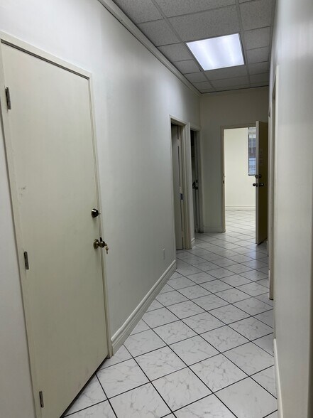 More Photos Of 22119 Sherman Way, Canoga Park Office For Lease