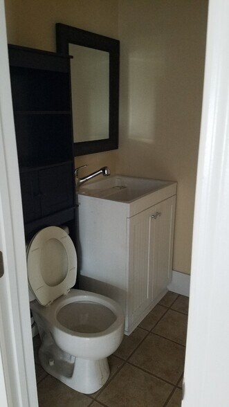 More Photos Of 1623 Broad St, Augusta Light Distribution For Sale