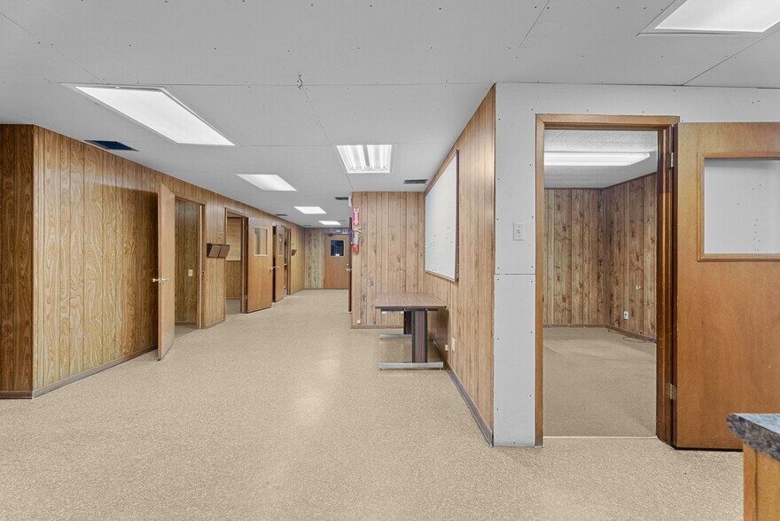 More Photos Of 3401 NNE Loop 323, Tyler Light Distribution For Sale