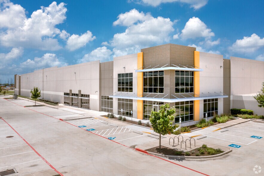 Primary Photo Of 10939 Fischer Rd, Von Ormy Warehouse For Lease