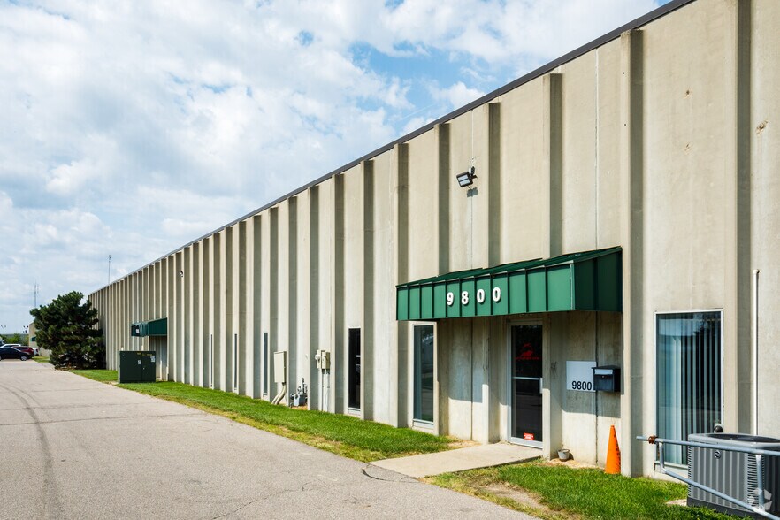 More Photos Of 29031-29045 Airport Dr, Romulus Unknown For Lease