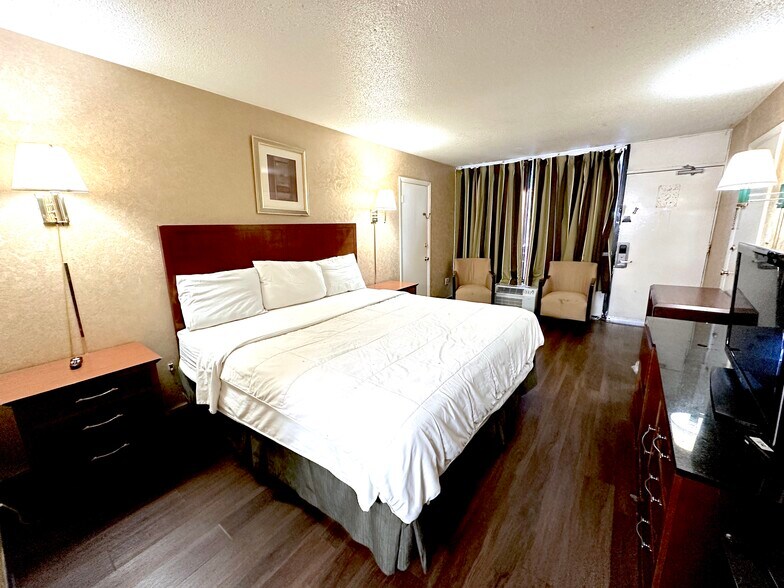 More Photos Of 6520 Thirlane Rd, Roanoke Hotel For Sale