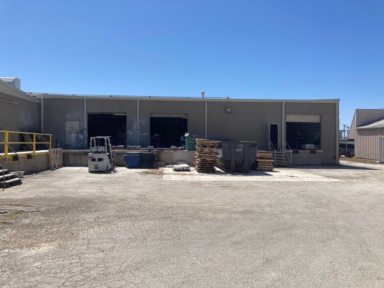 More Photos Of 4763 Broom St, San Antonio Warehouse For Lease