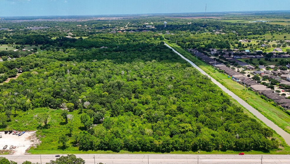 More Photos Of 0 Hwy 35 - CR 133 - 19.07ac, Alvin Land For Sale