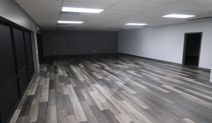 More Photos Of 4710 S Emporia Cir, Wichita Freestanding For Lease