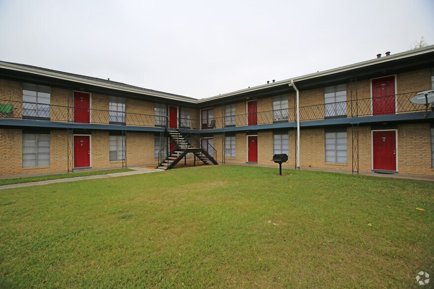More Photos Of 801 S Allen Genoa Rd, South Houston Apartments For Sale