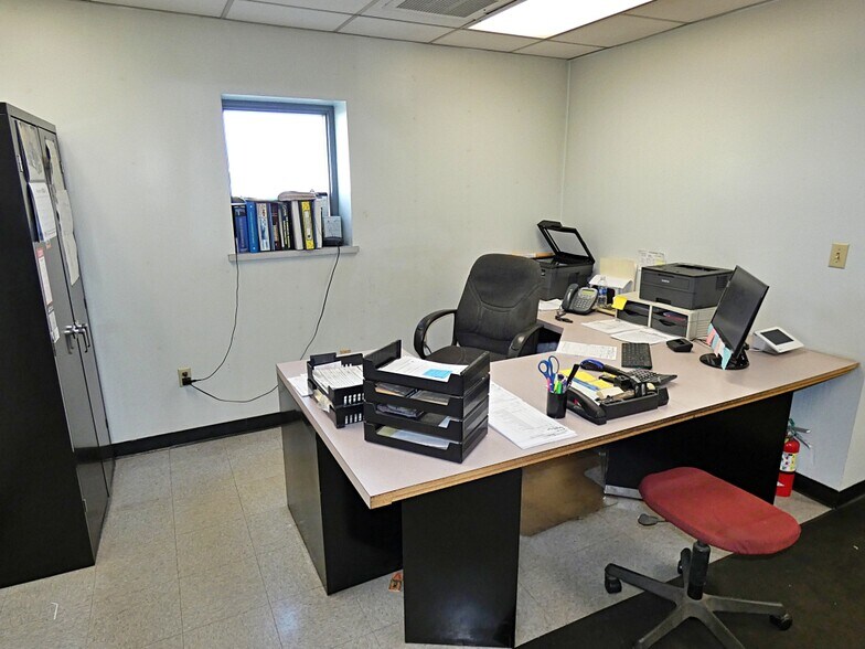 More Photos Of 70 N Gates Ave, Buffalo Truck Terminal For Lease
