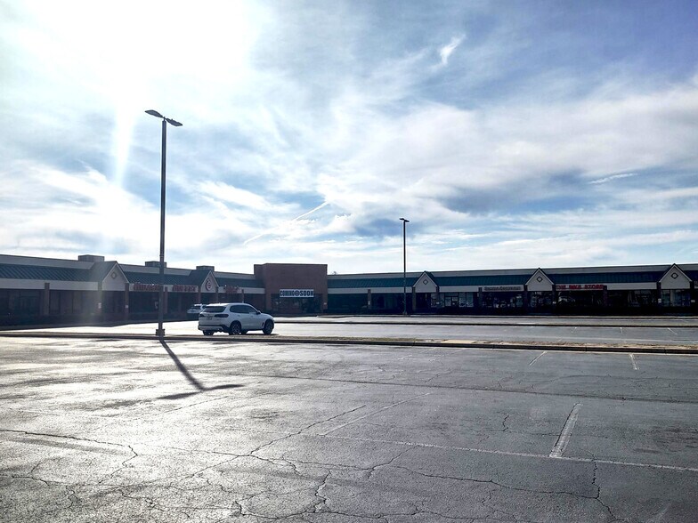 Primary Photo Of 4025 Watson Blvd, Warner Robins Unknown For Lease