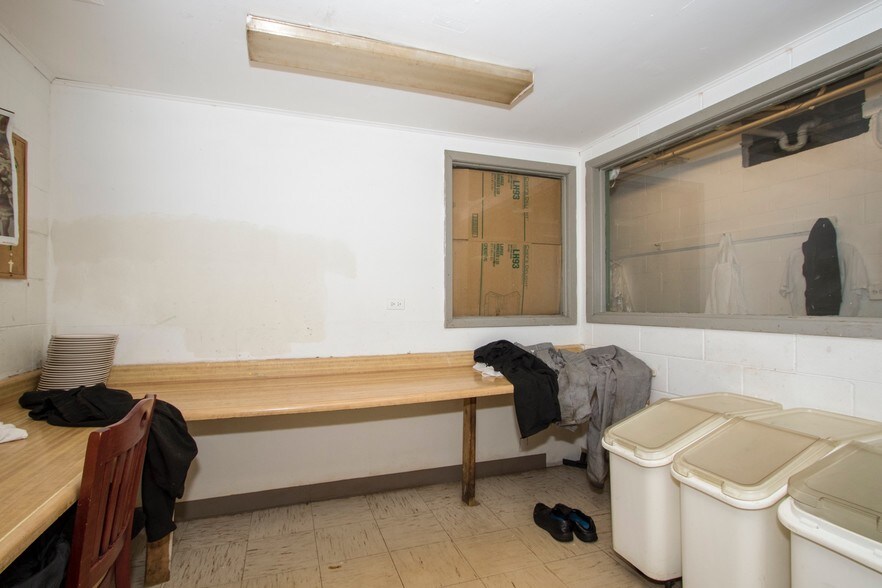 More Photos Of 300 N Northwest Hwy, Palatine Restaurant For Sale