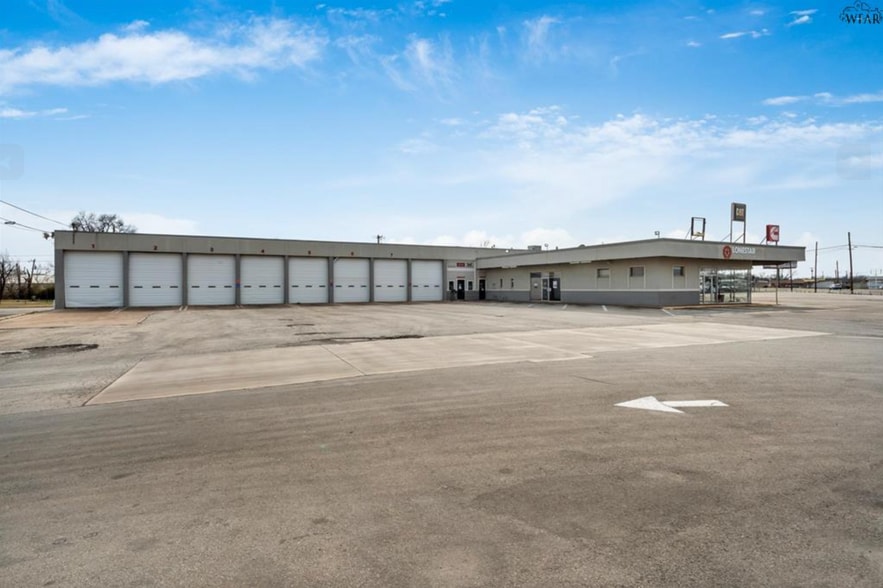 More Photos Of 2901 Jasper St, Wichita Falls Office For Sale