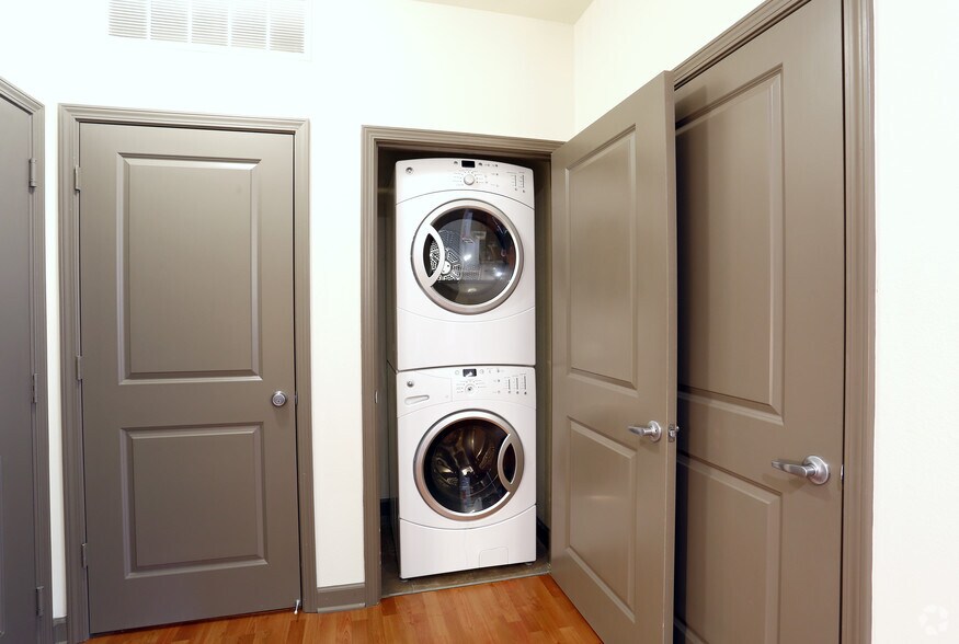 More Photos Of 310 W Michigan St, Indianapolis Apartments For Lease