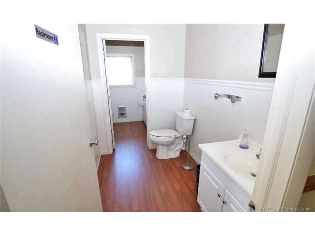 More Photos Of 223 N East Ave, Tahlequah Office For Sale
