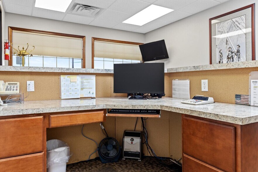 More Photos Of 2000 Burdick Expy E, Minot Office For Sale