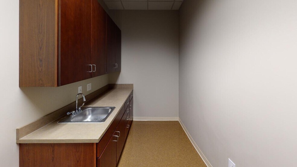 More Photos Of 3610 River Crossing Pky, Indianapolis Office For Lease