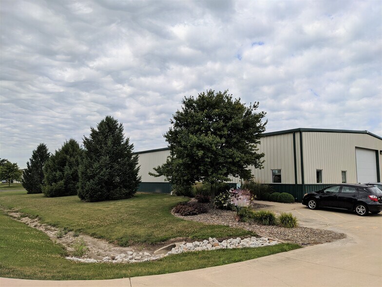 Primary Photo Of 14150 Carole Dr, Bloomington Flex For Lease