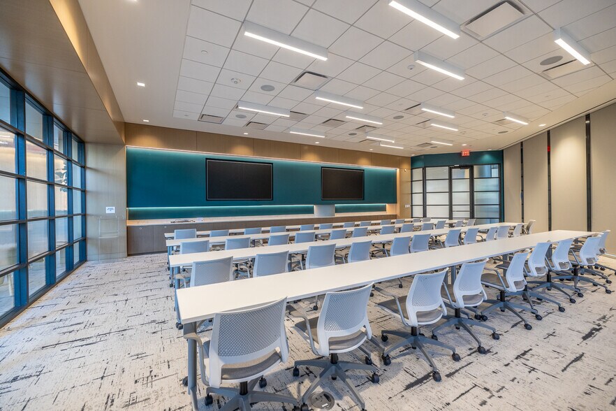 More Photos Of 820 Gessner Rd, Houston Office For Lease