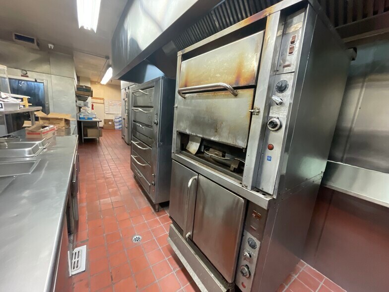 More Photos Of 111 E March Ln, Stockton Hotel For Lease