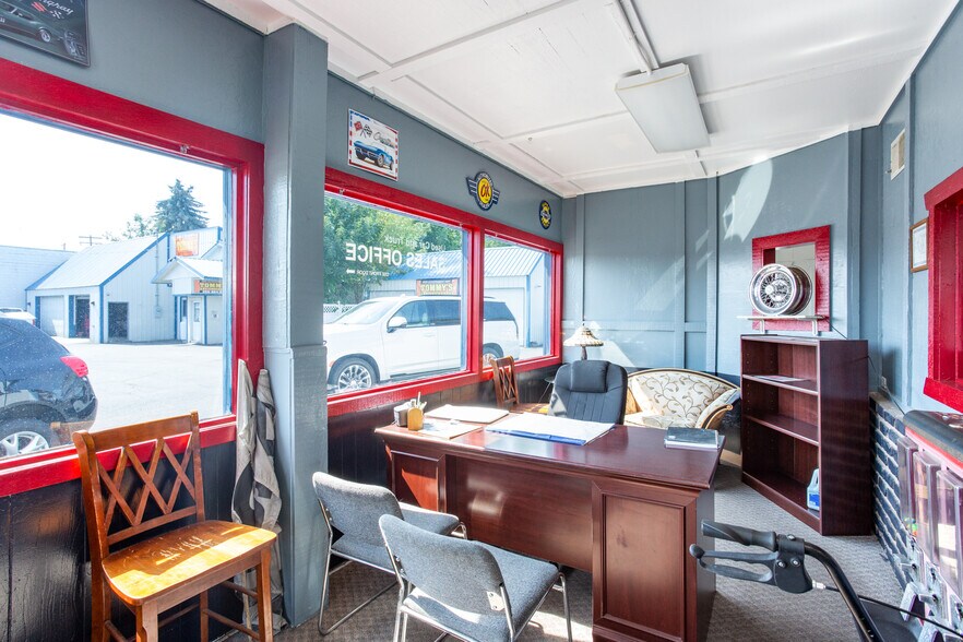 More Photos Of 2929 N Government Way, Coeur d'Alene Auto Dealership For Sale