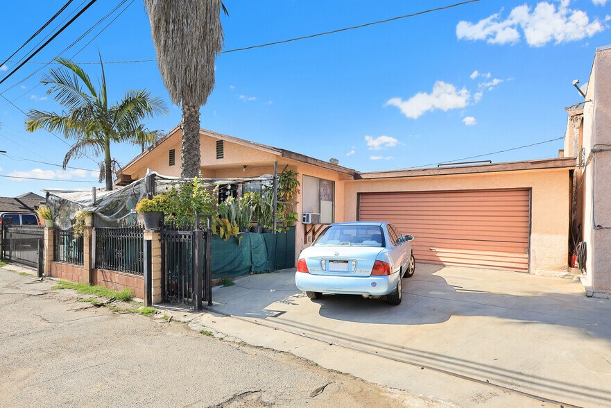 More Photos Of 3560 Siskiyou St, Los Angeles Apartments For Sale
