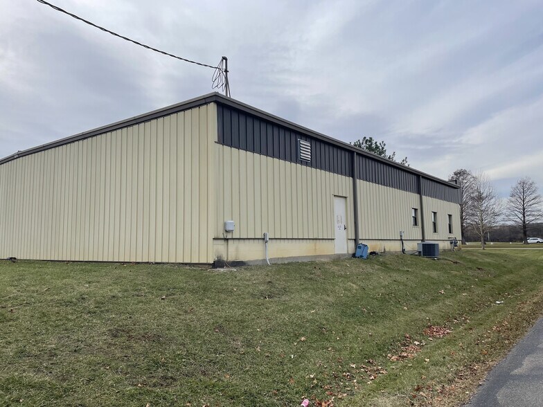 More Photos Of 8550 Bilstein Blvd, Hamilton Warehouse For Lease