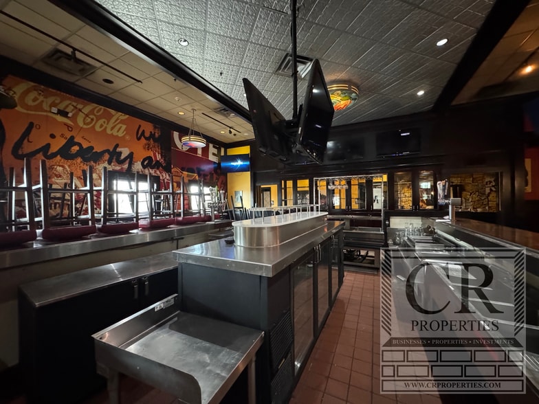 More Photos Of 23 Crystal Run Xing, Middletown Restaurant For Lease
