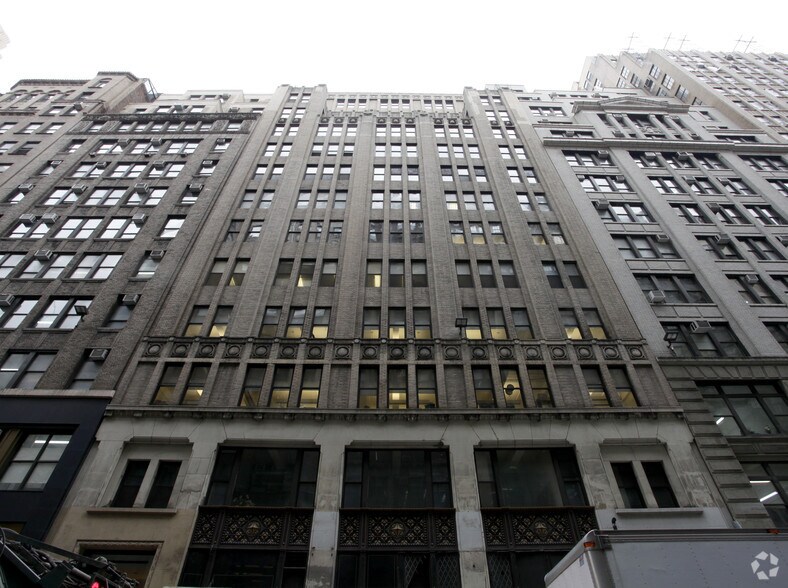 More Photos Of 256 W 38th St, New York Loft Creative Space For Sale