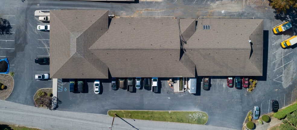 More Photos Of 25 Sweetbriar Rd, Greenville Office For Lease