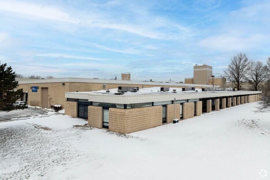 Primary Photo Of 8400 Darrow Rd, Twinsburg Manufacturing For Lease