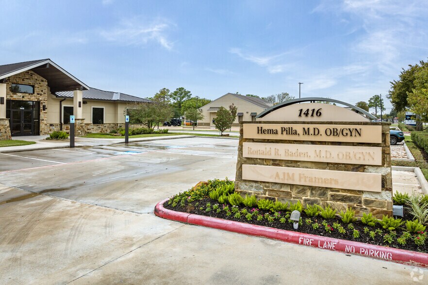 More Photos Of 1416 E Broadway St, Pearland Office For Lease