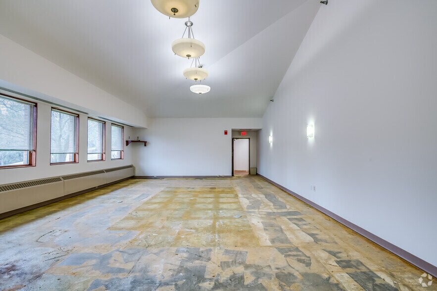 More Photos Of 7007 N Range Line Rd, Milwaukee Medical For Sale