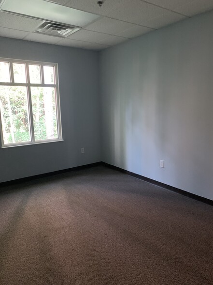 More Photos Of 203 Oakside Ln, Canton Medical For Sale