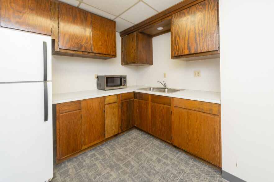 More Photos Of 3700 N 14th St, Ponca City Warehouse For Sale