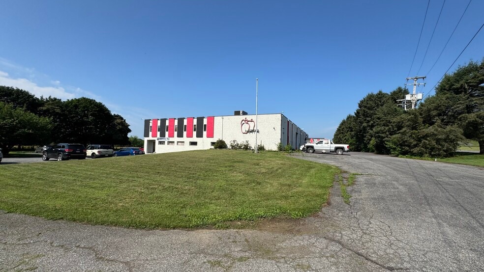 More Photos Of 231 Moorestown Dr, Bath Manufacturing For Sale