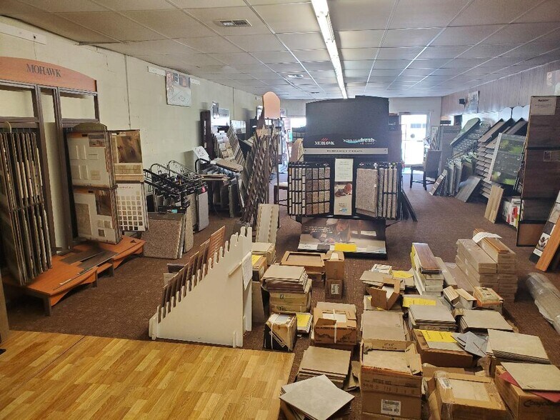 More Photos Of 507 Broadway St, Okemah Department Store For Sale