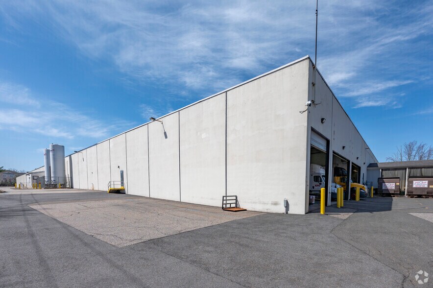 More Photos Of 710 Bridgeport Ave, Shelton Manufacturing For Lease