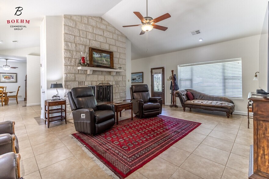 More Photos Of 50500 Interstate 10 W, Comfort Office For Sale