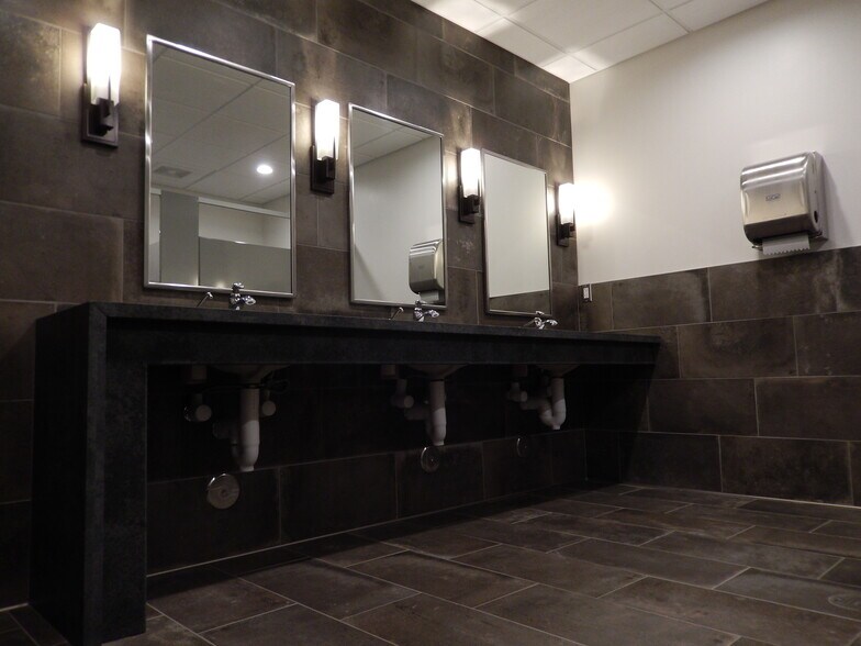 More Photos Of 1480 E Bethany Home Rd, Phoenix Office For Lease