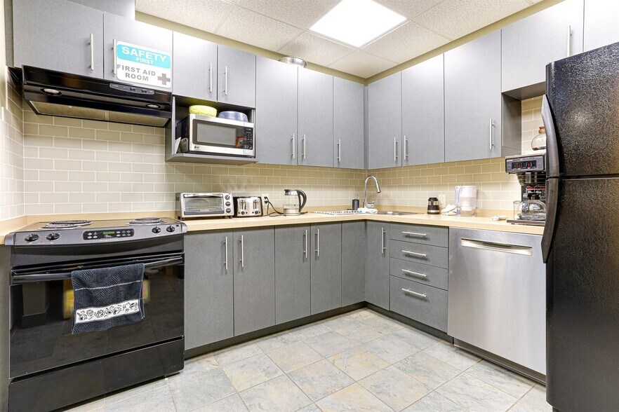 More Photos Of 2572 Davies Ave, Port Coquitlam Warehouse For Sale