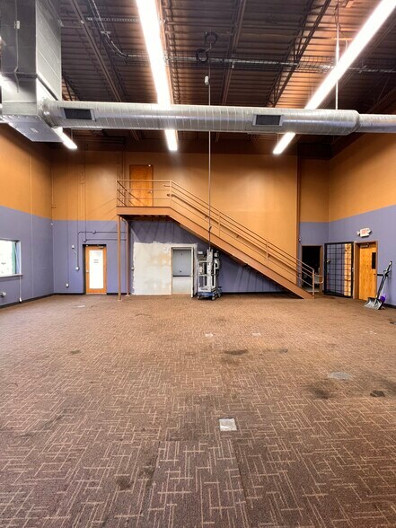 More Photos Of 8555 W 123rd St W, Savage Flex For Lease