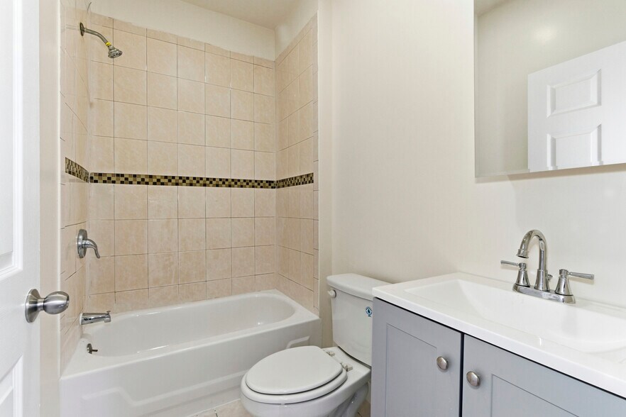 More Photos Of 265 S 8th St, Newark Apartments For Sale