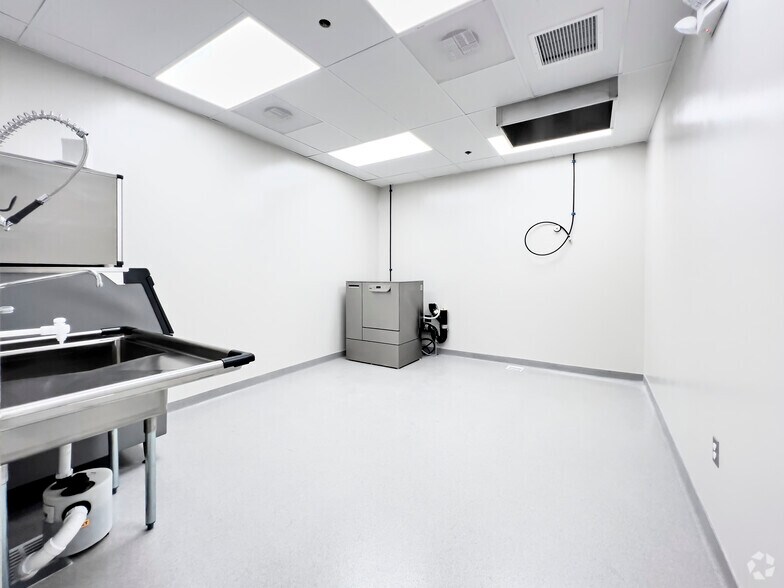 More Photos Of 20400 Observation Dr, Germantown Medical For Lease