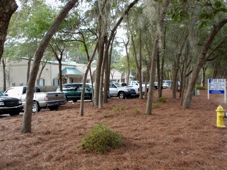 More Photos Of 136 Beach City Rd, Hilton Head Flex For Lease