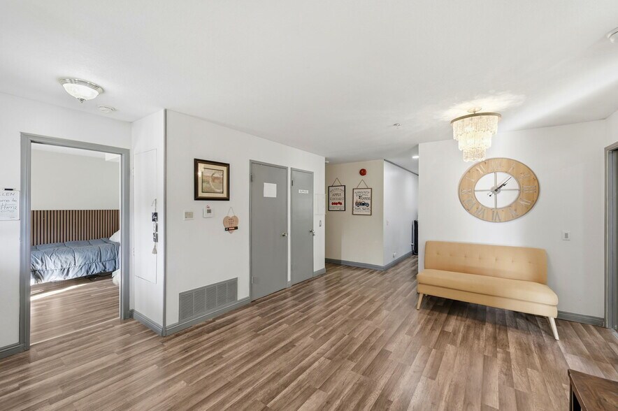 More Photos Of 27828 Parkvale Dr, Santa Clarita Healthcare For Sale