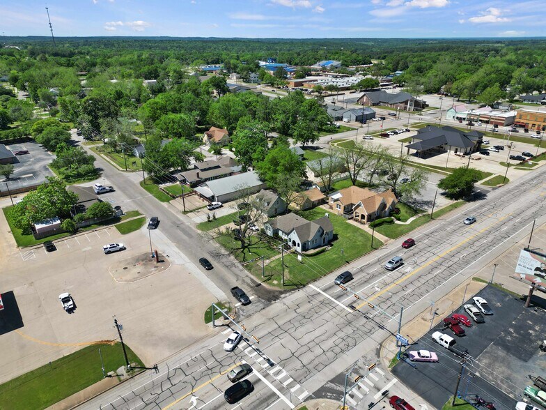 More Photos Of 209 S Main St, Lindale Loft Creative Space For Sale