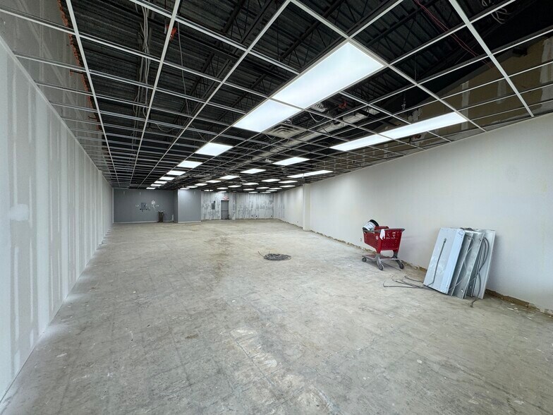 More Photos Of 5640 Sunrise Hwy, Sayville Unknown For Lease