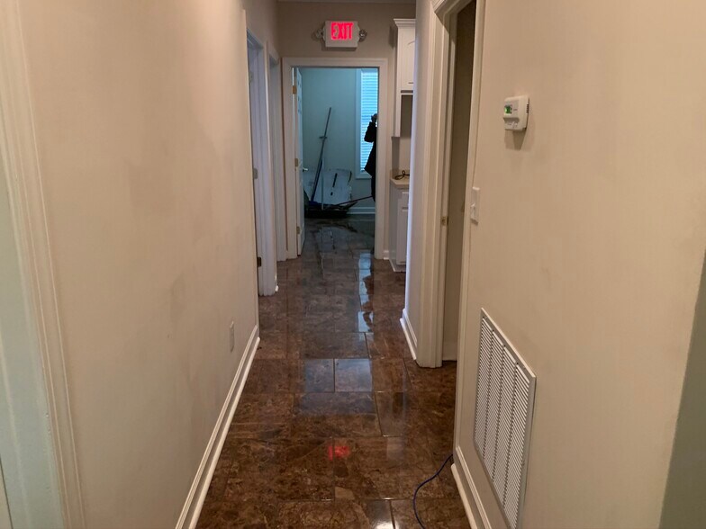 More Photos Of 11539 Park Woods Cir, Alpharetta Office For Lease