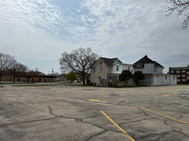 More Photos Of 304 N 5th St, Rockford Specialty For Sale