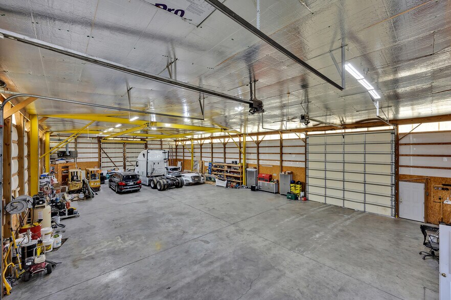 More Photos Of 3548 Cumberland Rd, Cumberland Warehouse For Sale