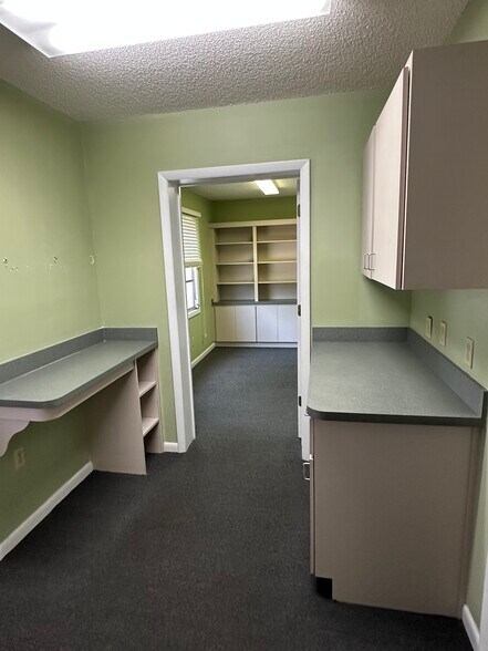 More Photos Of 402 W Highlands Blvd, Inverness Medical For Sale