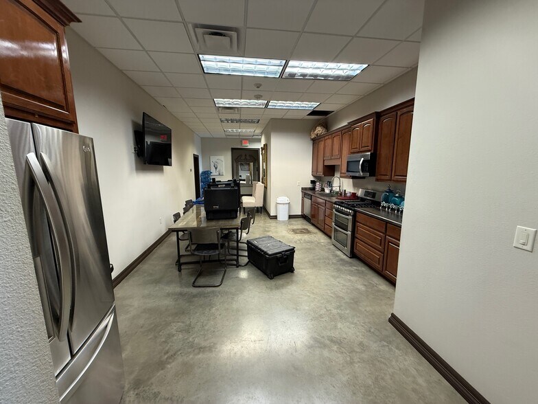 More Photos Of 925 Jade Ave, Port Arthur Industrial For Sale
